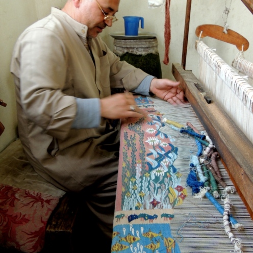 Carpet weaving horizontal loom